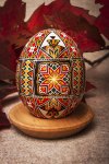 __OU_012_ornamental-easter-egg-made-of-real-chicken-egg